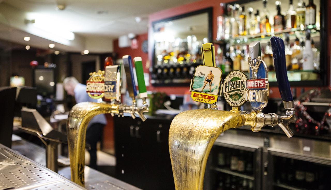 Nightcap At Hume Hotel Bankstown Buitenkant foto